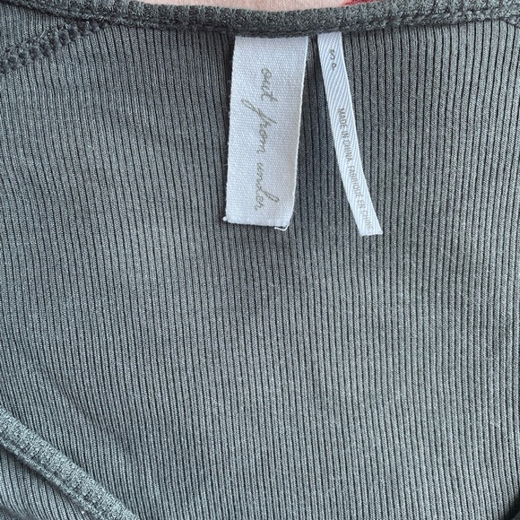 Out from under button crop top - Picture 4 of 5